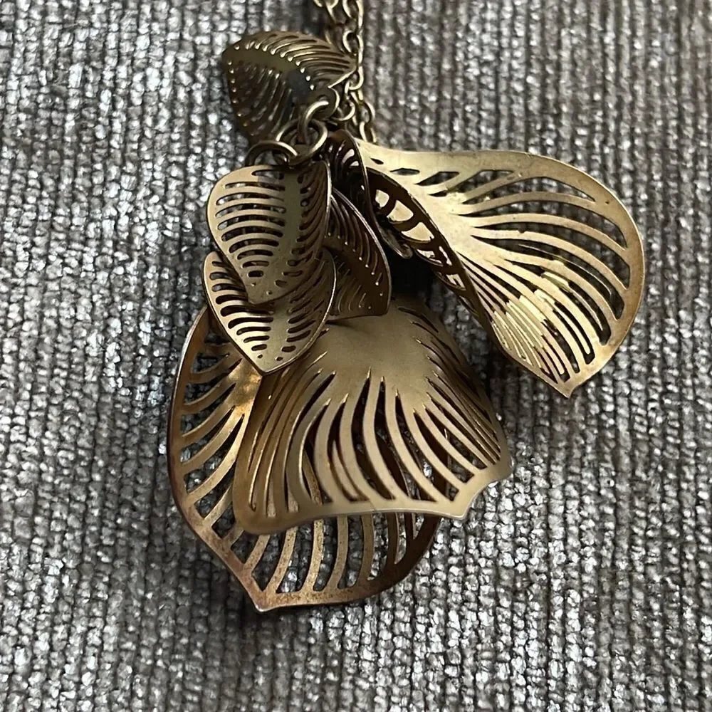 Gorgeous artistic piece. Filigree leaves.